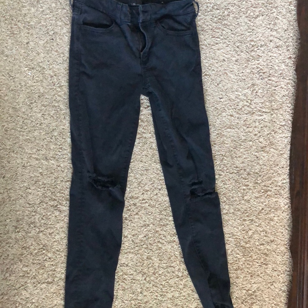 American eagle black next level stretch jeggings. Has holes in knees. Size 6.